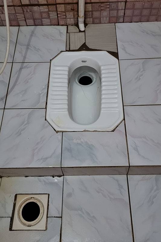 Udrażnianie rur w toaletach